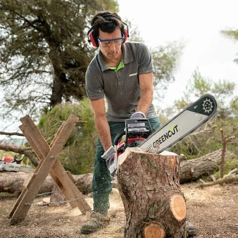 Motosega Motore A Benzina 2 Tempi 72cc 4,2cv, Spada Da 24, Spada Seghettata, Manubrio Ergonomico - Greencut GS720X 4 Motosega Motore A Benzina 2 Tempi 72cc 4,2cv, Spada Da 24, Spada Seghettata, Manubrio Ergonomico - Greencut GS720X - immagine 4